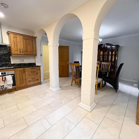 Spacious Flat Sleeps 8 Near Princes Street 에든버러 외부 사진