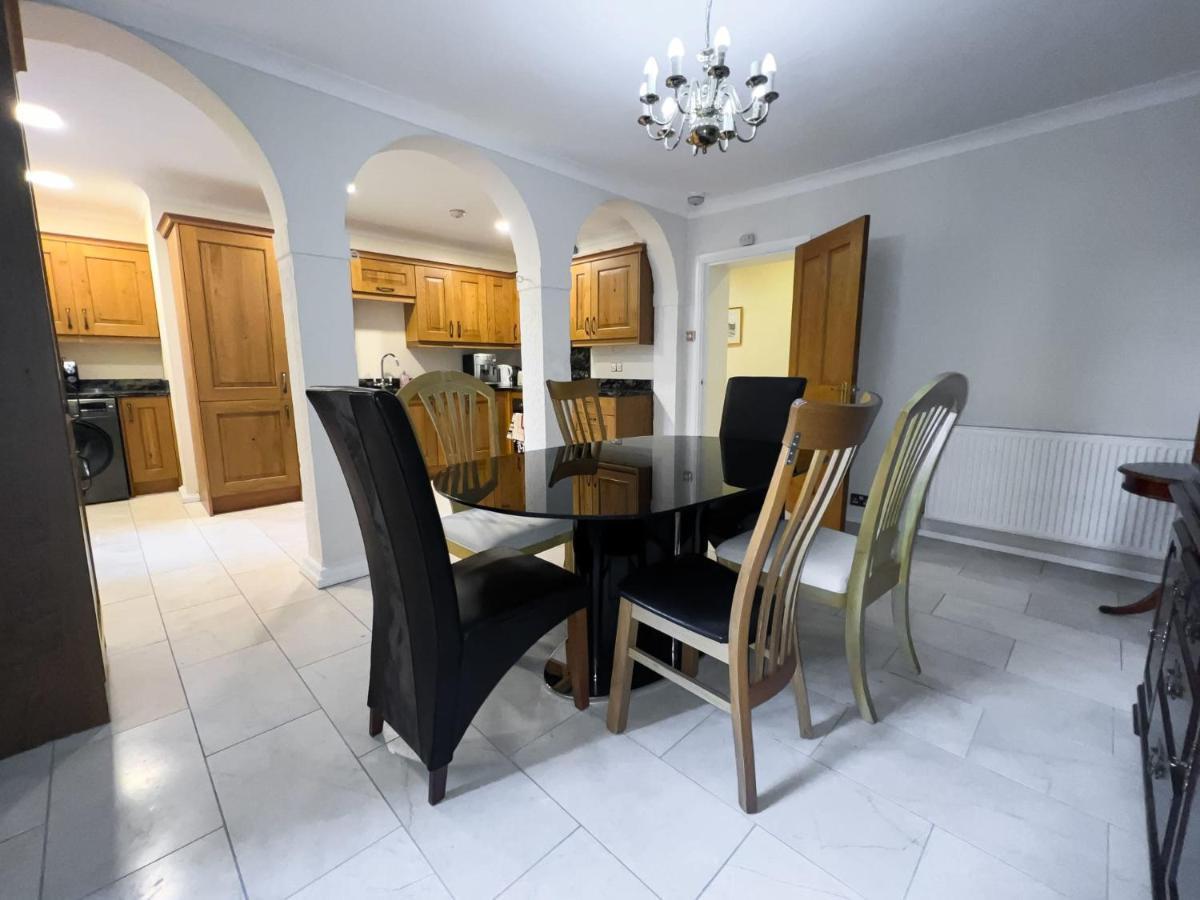 Spacious Flat Sleeps 8 Near Princes Street 에든버러 외부 사진