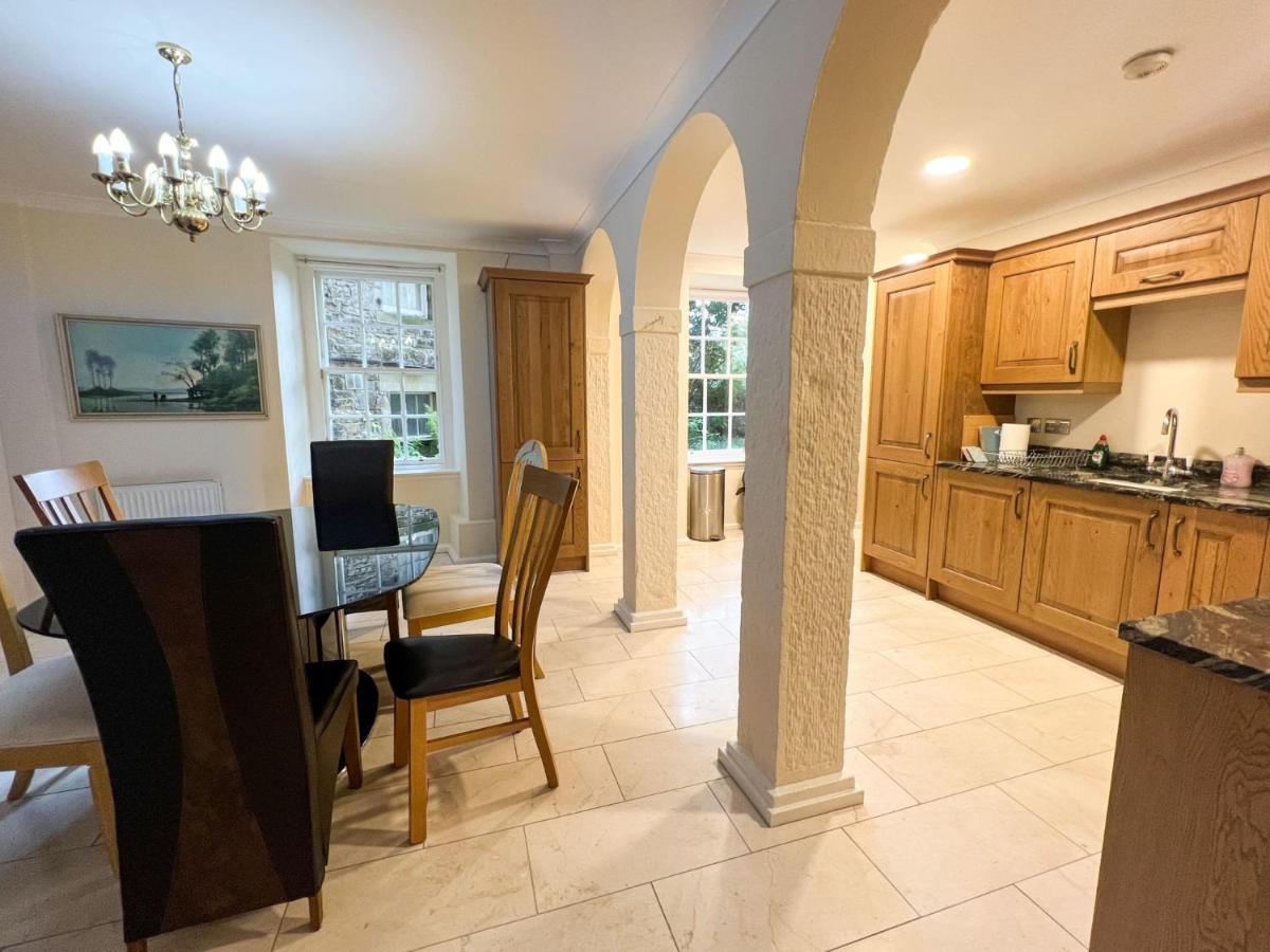 Spacious Flat Sleeps 8 Near Princes Street 에든버러 외부 사진