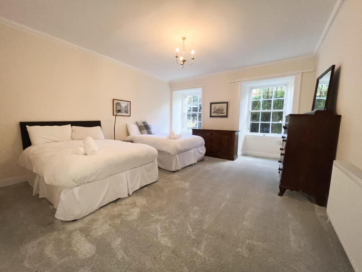 Spacious Flat Sleeps 8 Near Princes Street 에든버러 외부 사진