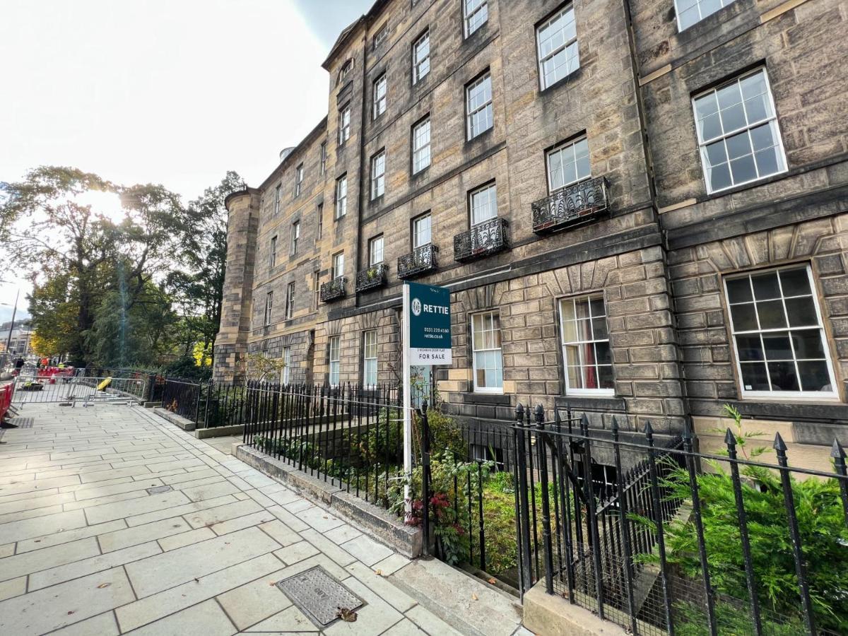 Spacious Flat Sleeps 8 Near Princes Street 에든버러 외부 사진