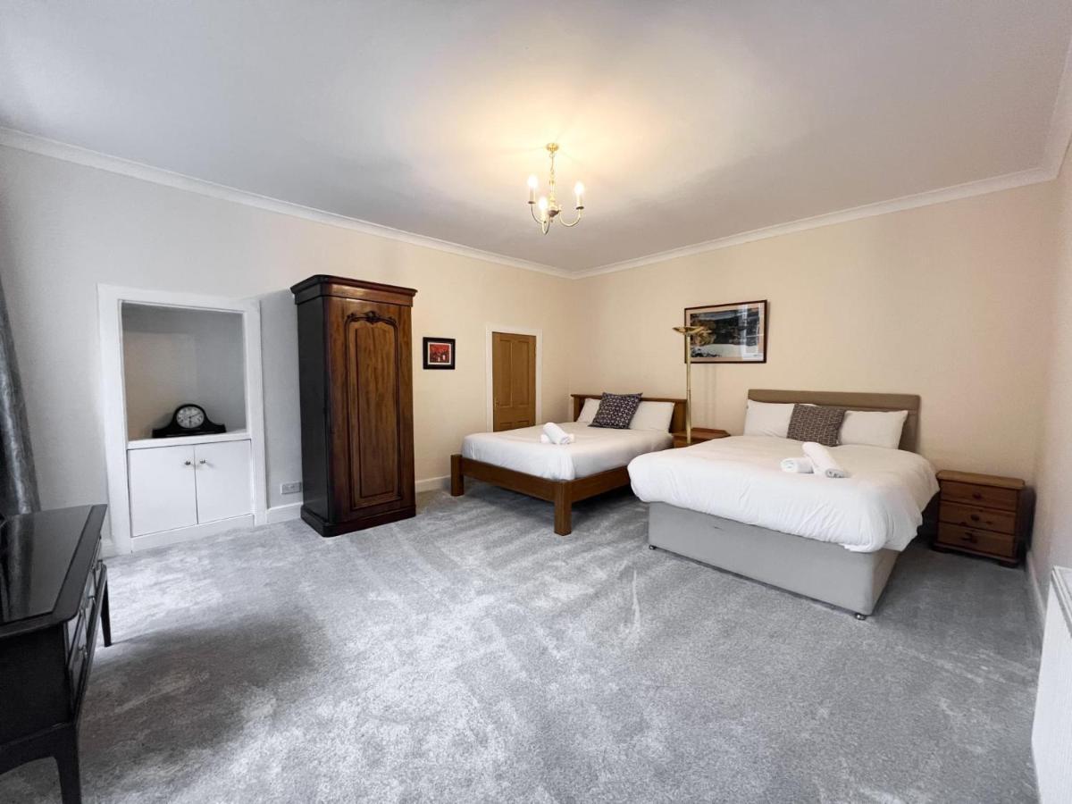 Spacious Flat Sleeps 8 Near Princes Street 에든버러 외부 사진