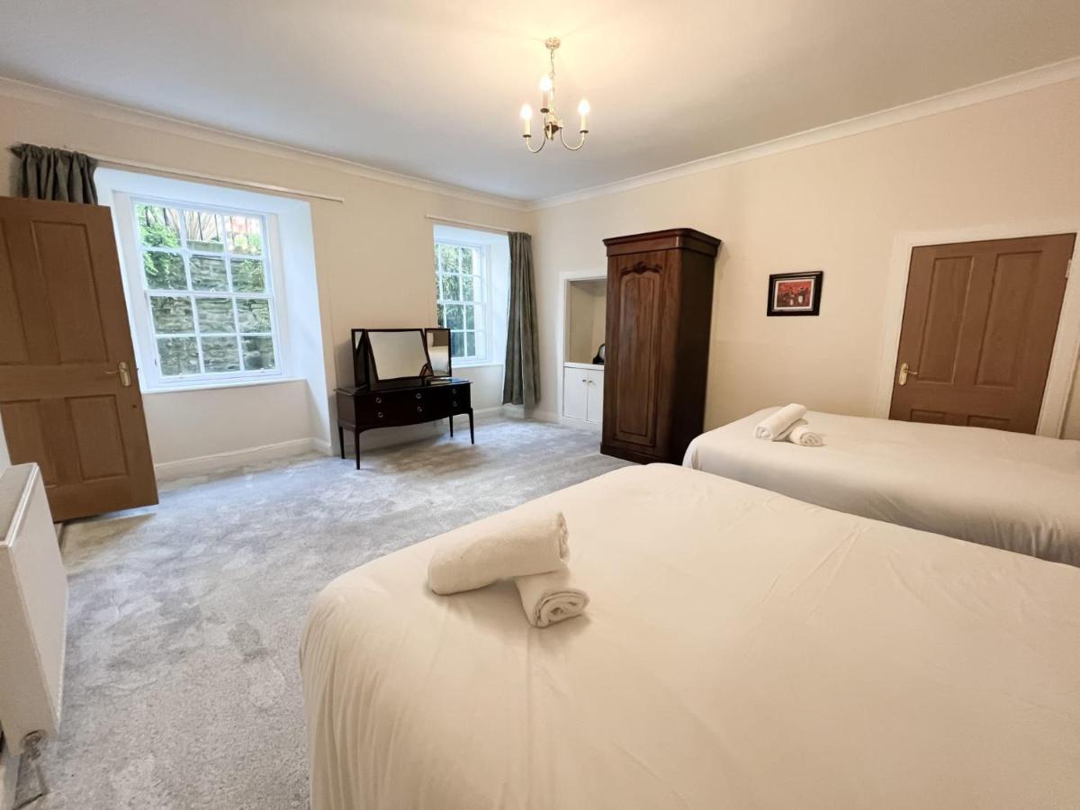 Spacious Flat Sleeps 8 Near Princes Street 에든버러 외부 사진