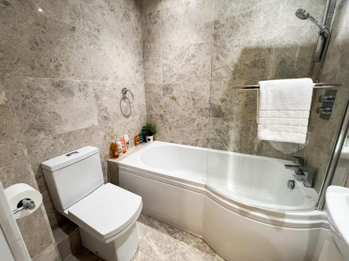 Spacious Flat Sleeps 8 Near Princes Street 에든버러 외부 사진