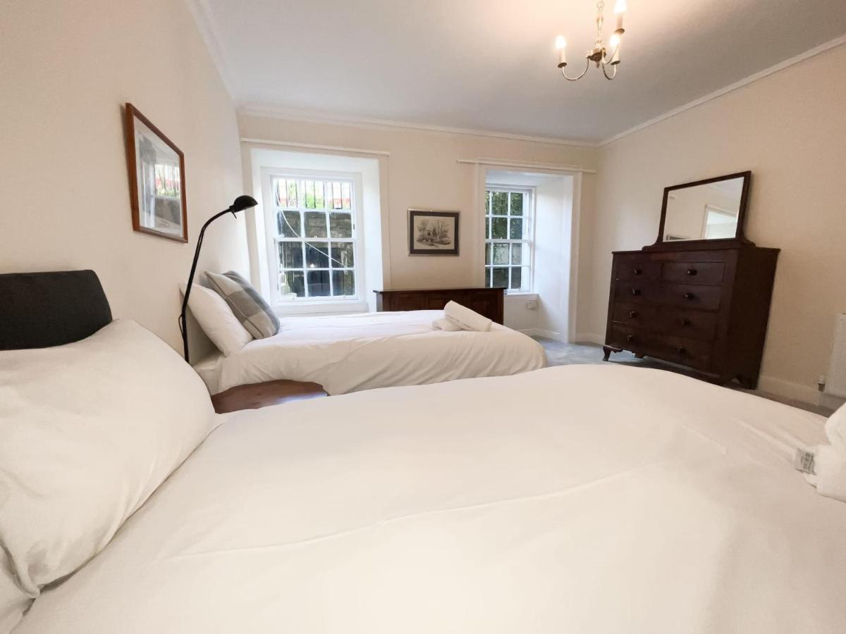 Spacious Flat Sleeps 8 Near Princes Street 에든버러 외부 사진