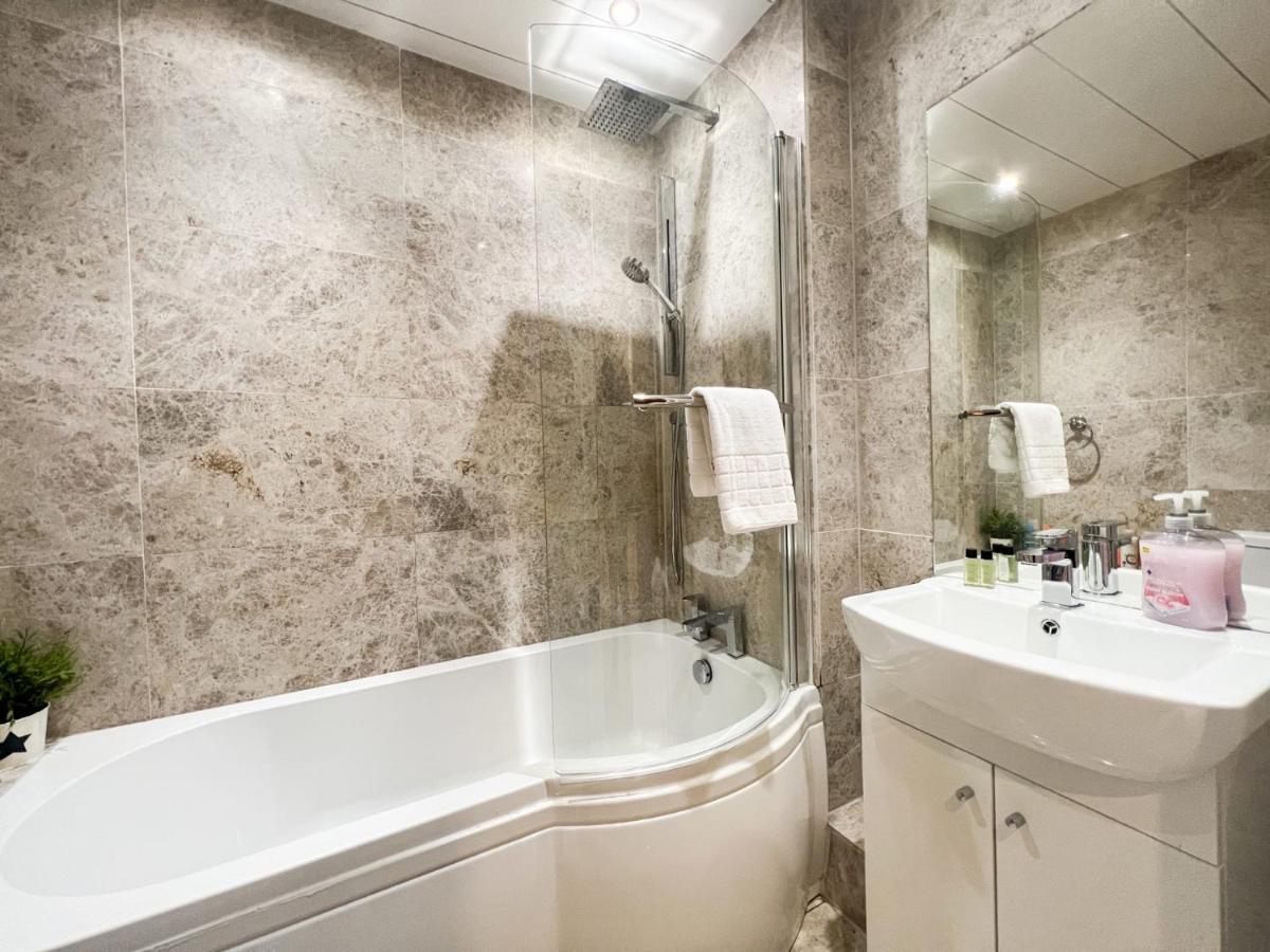 Spacious Flat Sleeps 8 Near Princes Street 에든버러 외부 사진